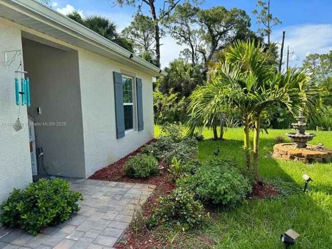 Foto del edificio - 3033 N Lakewood Rd