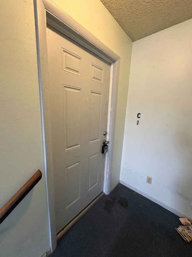 Photo - Stylish Remodeled 1BR Condo with Pool & Low HOA – Ideal Winter Park Investment