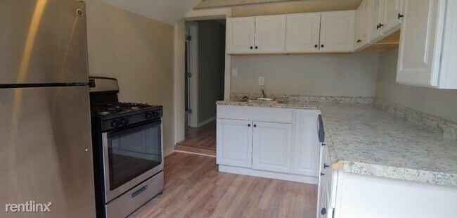 Building Photo - 2 br, 1 bath Apartment - 2584 S Burrell St