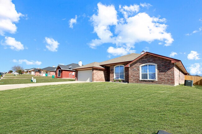 Foto del edificio - 214 Cedar Ridge Dr