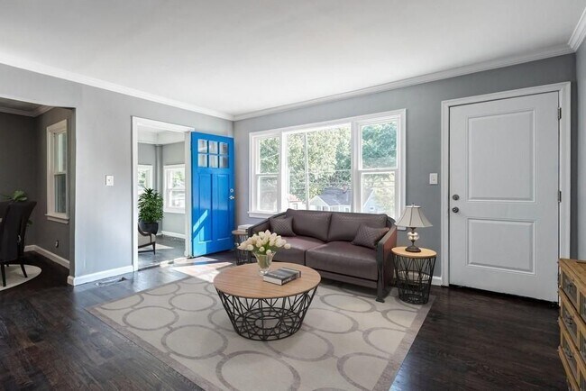 Foto del edificio - 120 Burbank Dr NW