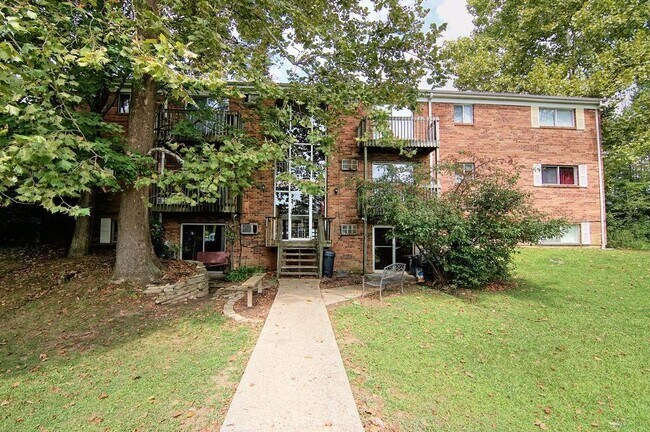 Building Photo - 3040 Angel Dr