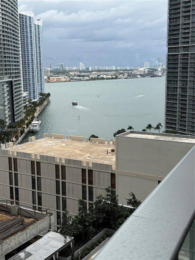 Foto del edificio - 77 SE 5th St