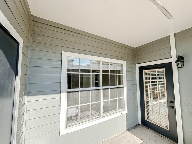 Foto del edificio - 6402 Clairfield St