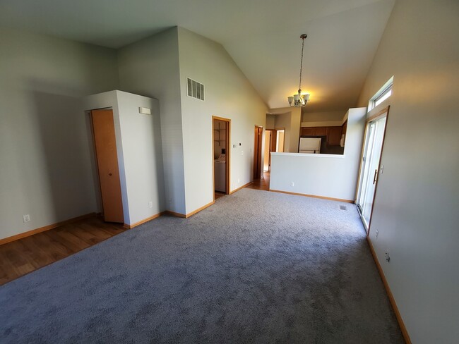 Building Photo - 13927 S Oakdale Cir