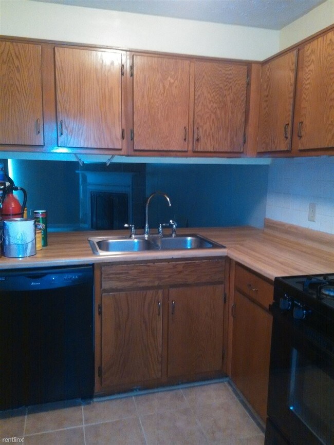 Building Photo - 2 br, 2.5 bath House - 2049 Charter Ln