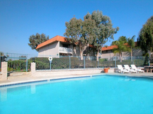 Primary Photo - 1305 E Grand Ave