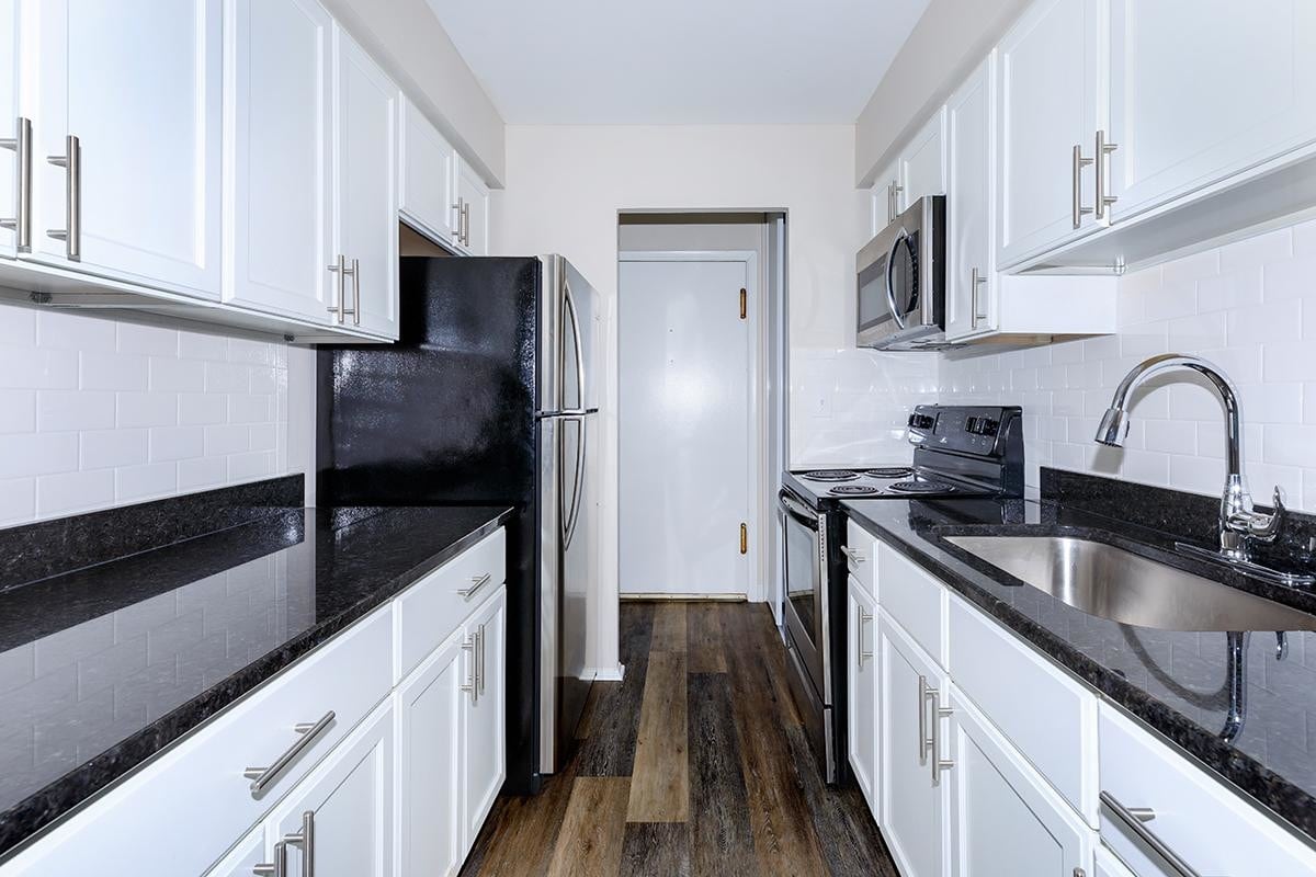 AMPLE COUNTER SPACE - Willo Park Apartments