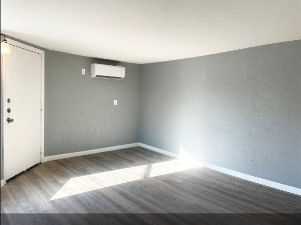 Foto del edificio - 7515 Bayway Dr