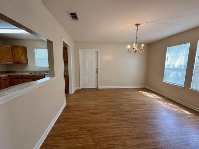 Foto del edificio - 5427 McClelland Dr