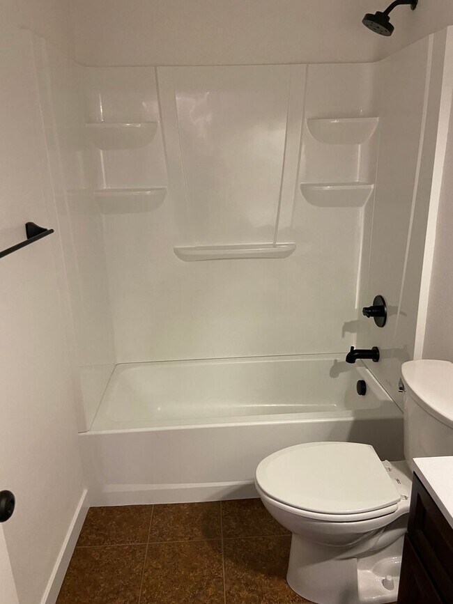 Building Photo - Renovated 3-bedroom, 2 full bath home is n...