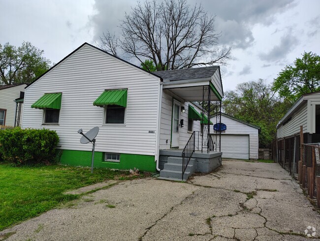 Building Photo - 4401 Queens Ave