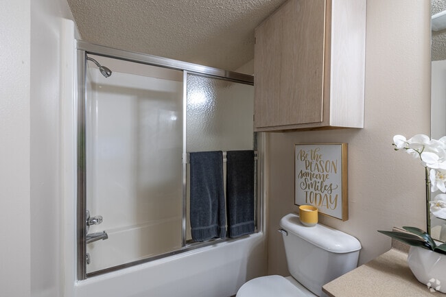 1BR, 1BA - 538SF - Bathroom - Spring Lake I/II