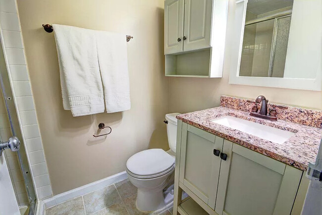 Master Bath - 11627 Stoneview Sq