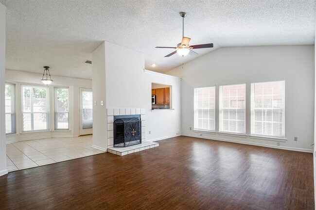 Foto del edificio - 403 Rosemary Ln