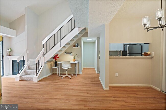 Foto del edificio - 1605 Carriage House Terrace