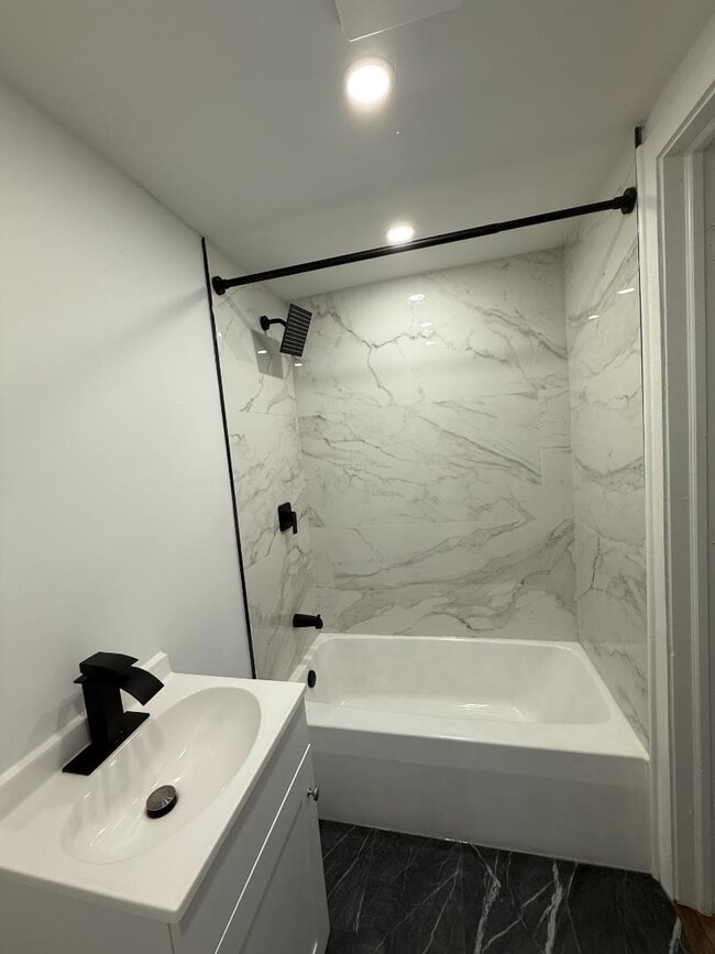 Building Photo - 23 Benson St