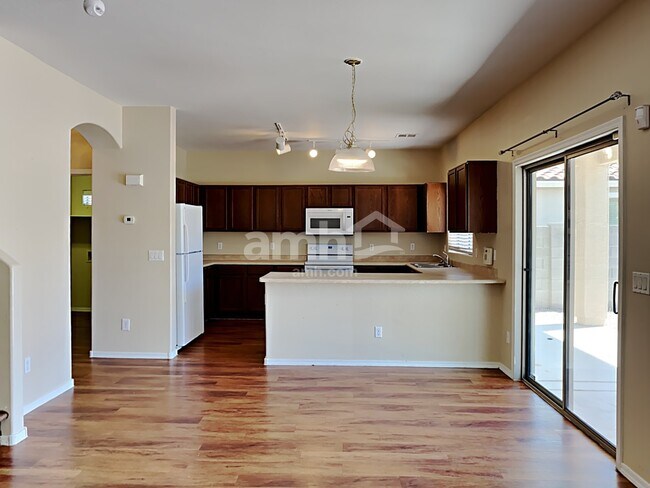 Foto del edificio - 25841 W Miami St