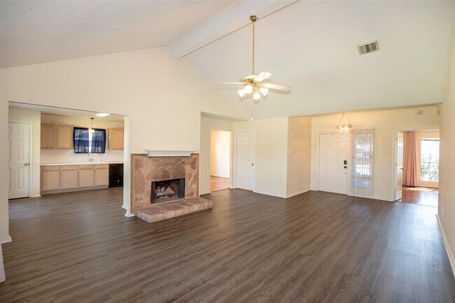 Building Photo - 1506 Village Ct Cir