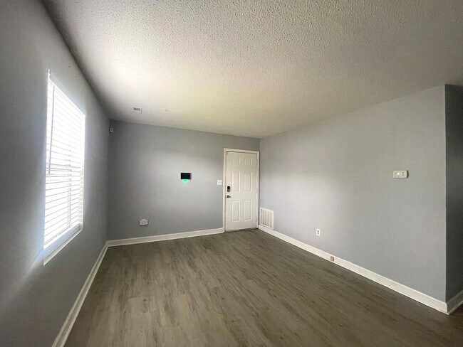 Foto del edificio - Updated 2 Bedroom Duplex in Durham!