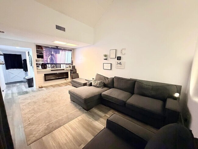 Foto del edificio - 1112 Bel Aire Cir