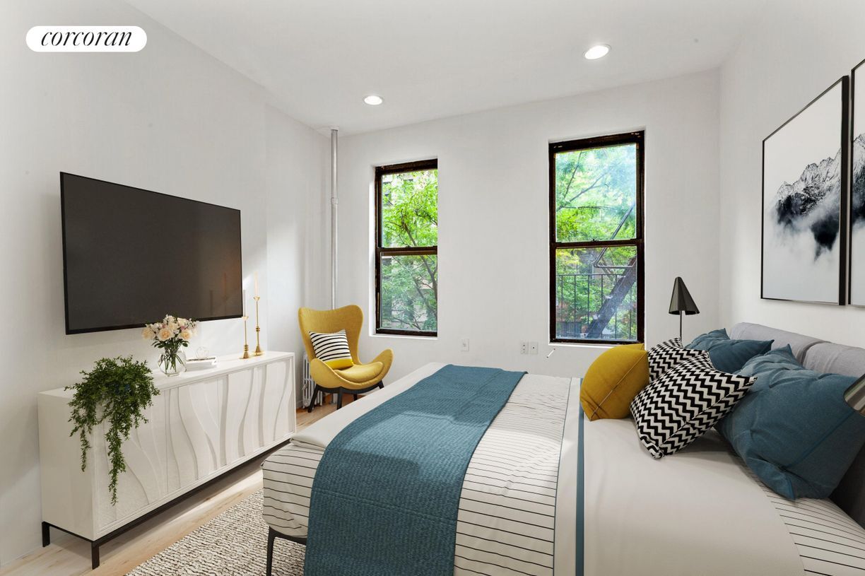 Foto principal - 421 E 81st St