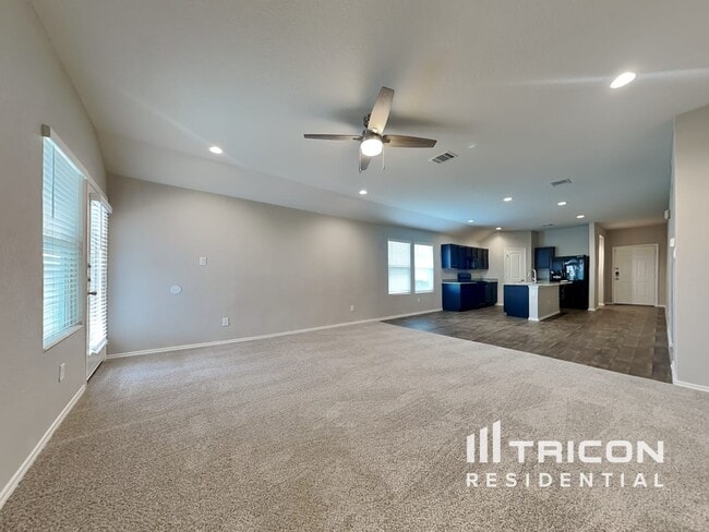 Building Photo - 221 Dylan Dr