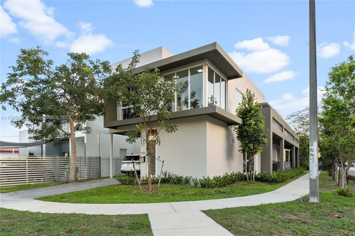 Foto principal - 3580 SW 23rd St