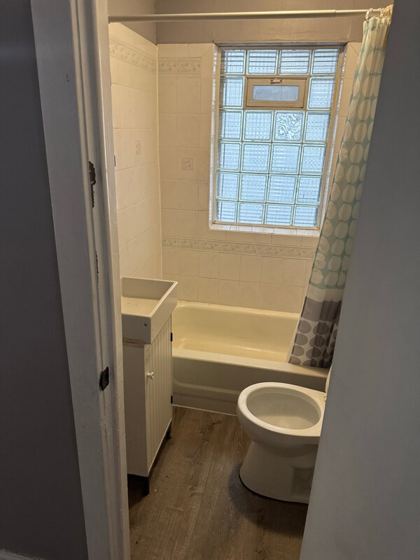 Foto del edificio - 2222 McCausland Ave