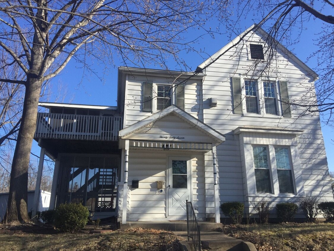 Primary Photo - 2067 Oak St