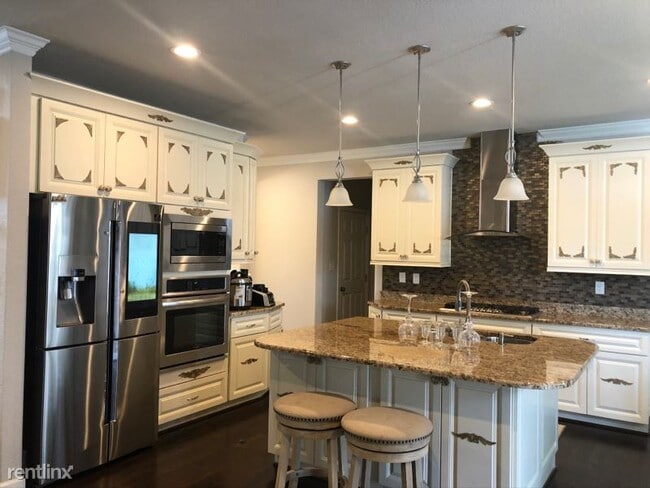 Building Photo - 5 br, 4 bath House - 700 Renee ln