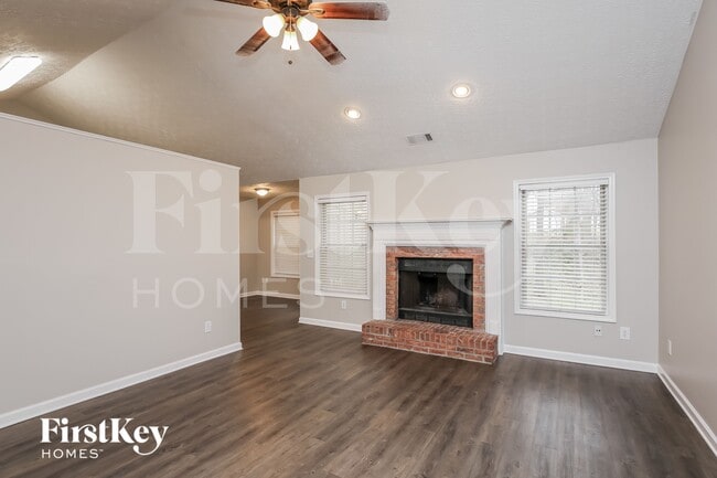 Building Photo - 727 Melrose Trce NE