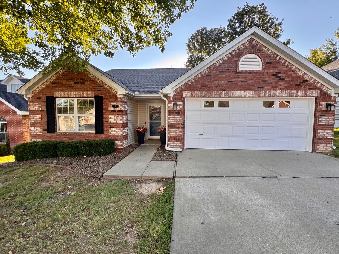Primary Photo - 4 Ridgeview Ln