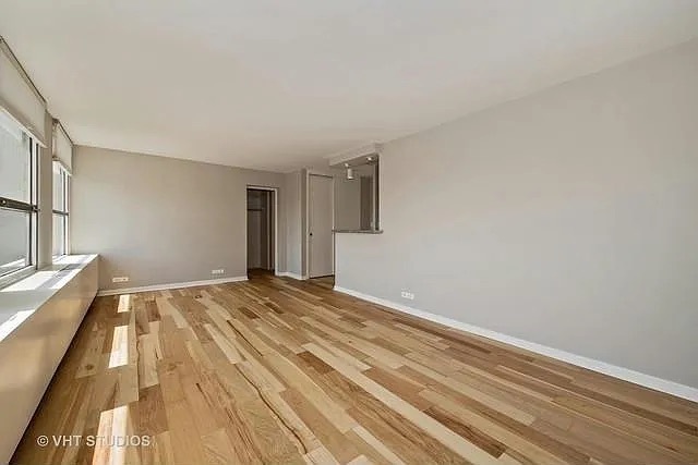 Building Photo - 2626 N Lakeview Ave