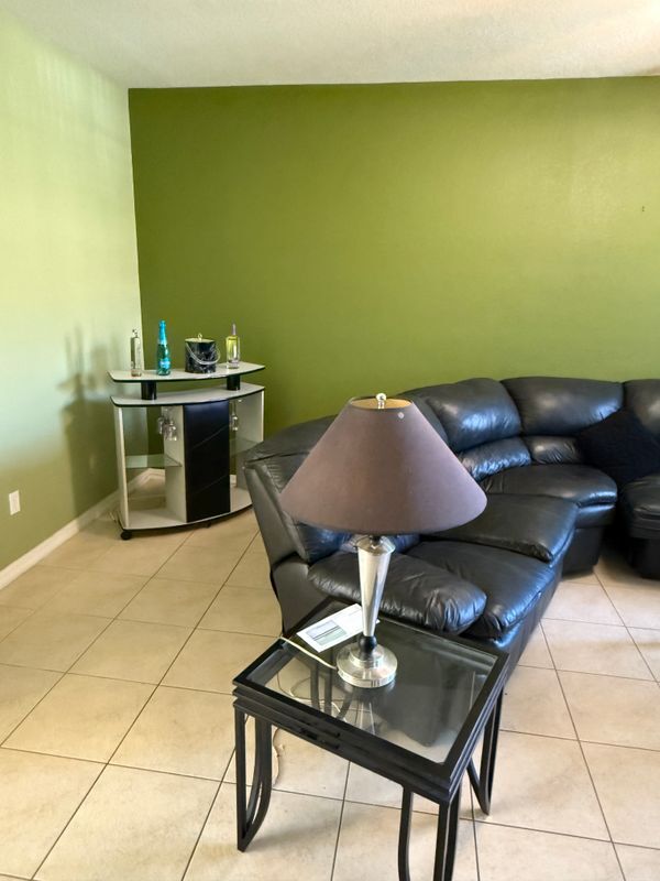 Building Photo - 1319 Clove Dr