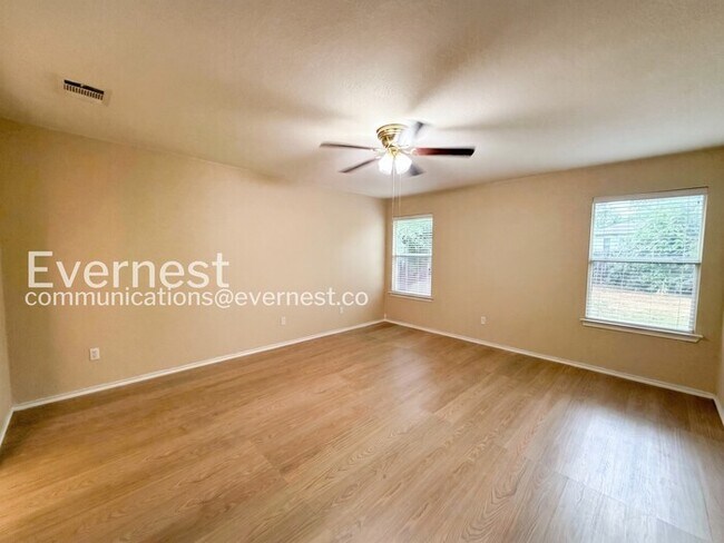 Foto del edificio - 109 Covey Ln