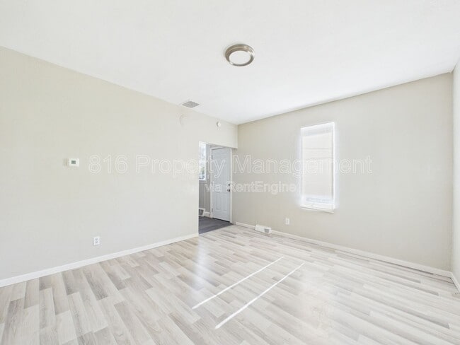 Building Photo - 525 Splitlog Ave