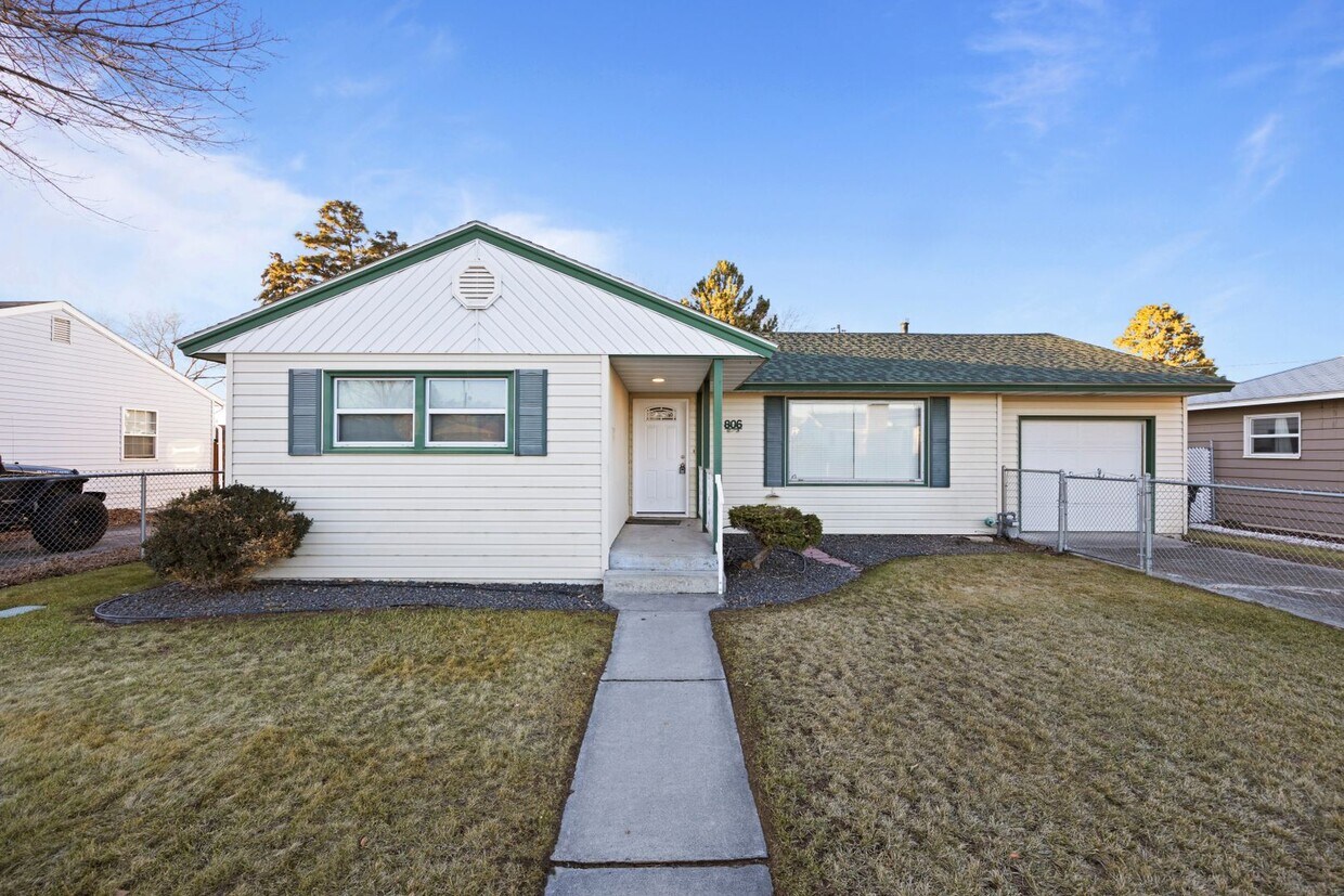 Updated 3 Bedroom Home for Rent with Lawnc... House Rental in Moses