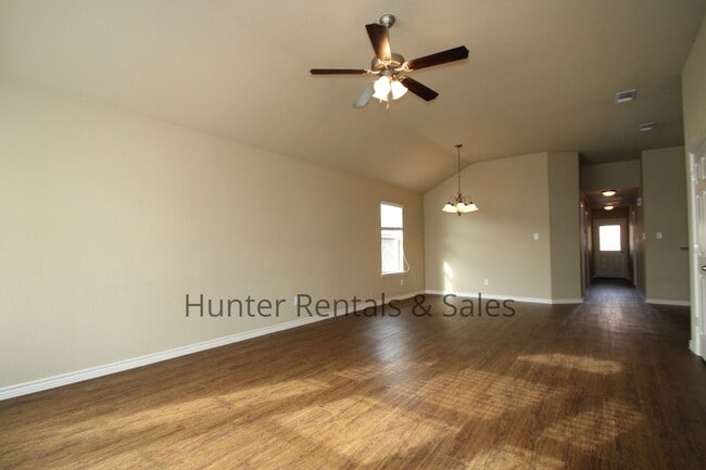 Building Photo - Spacious 2-bedroom!!!