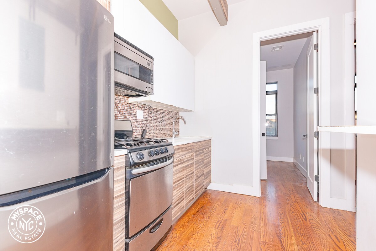 Foto principal - 377 Onderdonk Ave