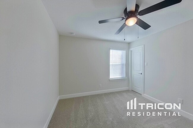 Building Photo - 1104 Dye Blvd