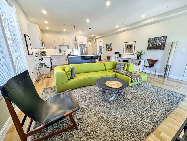 Photo - 40 Waverly St Townhome