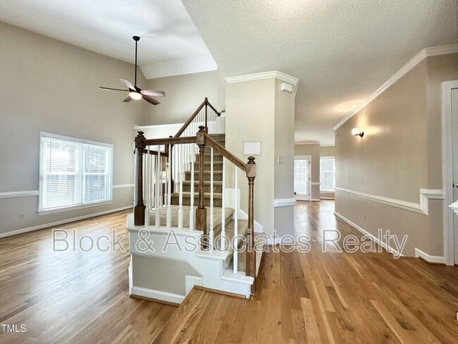 Foto del edificio - 5704 Harrington Grove Dr