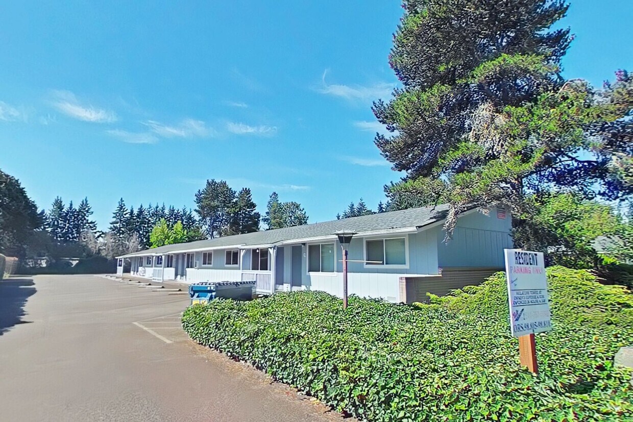Primary Photo - 2 Bedroom Apartment ~ Close to Campus ~ Sm...