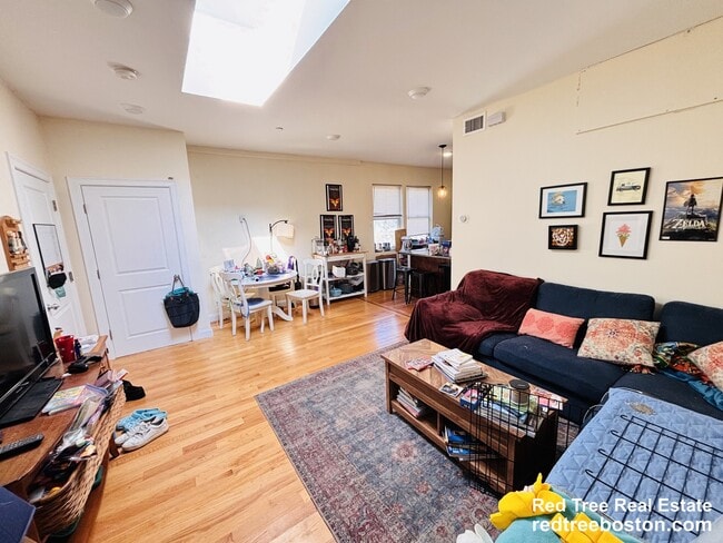 Building Photo - 549 Washington St