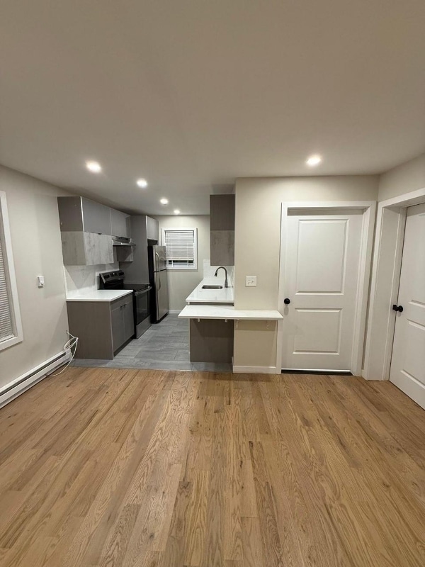 Building Photo - 356 S 6th St