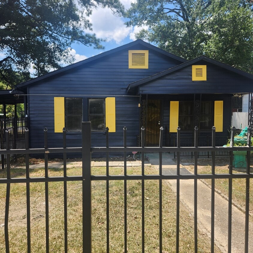 Foto principal - 1880 72nd Ave