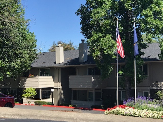 Building Photo - Creekside Commons Apartments