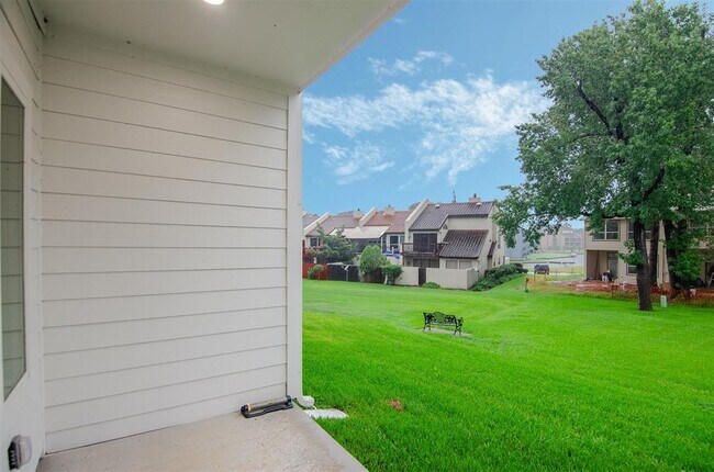 Building Photo - 12310 Glenview Dr