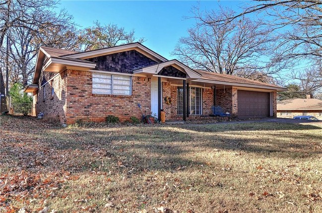 Building Photo - 159 Circle Dr